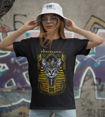 Bmw etiketi, siyah ve altın renkli kedi tasarımlı tişört, retro ve sokak tarzı moda, rahat ve şık giyim, gençler ve graffiti tutkunu için ideal, modern ve trend ürünler, butshirt.com'ndan özel tasarım.