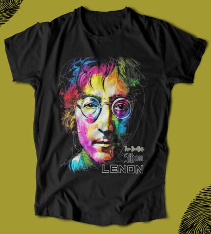 Canlı renklerle yapılmış, Beatles grubunun ikonik üyesi John Lennon'ın portresini içeren siyah tişört, sanat dolu ve tarz sahibi giyim tercihleri için ideal.