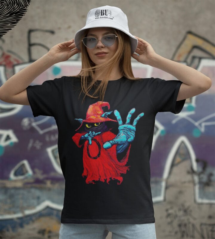 Canavar ve cadı temalı eğlenceli tişört, modern ve rahat tasarımıyla outdoor ve günlük kullanılabilir, sokak stili için ideal, butik tişört koleksiyonunun şıklığına katkı sağlar.