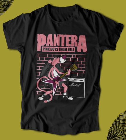 Renkli PANTERA tişört, punk rock tarzında pink ve siyah renklerde, gitar ve amfiyle çalarken çizilmiş rock müzik temalı tasarım.