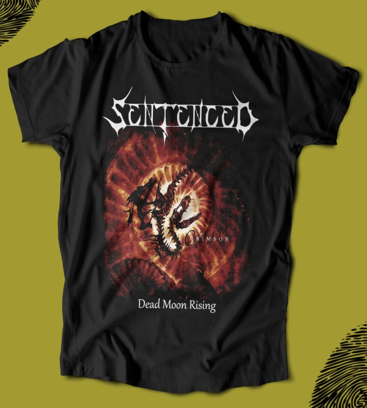 Şehit Kanatları ve Ay Karanlık Desenli Siyah tişört, metal müzik tarzı için tasarlanmış kırmızı ay ve gerilimli grafik detaylarıyla şıklık sunar.