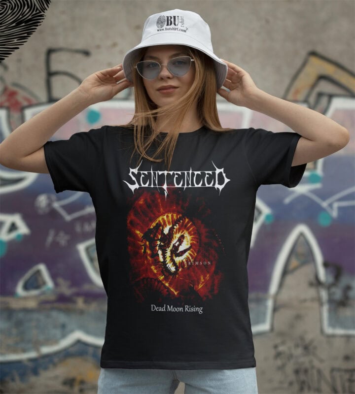 SENTENCED Dead Moon Rising siyah tişört, angülo metal tarzında tasarım ve nefes alabilirlik için uygun, gençler ve müzik severler için ideal giyim seçeneği.