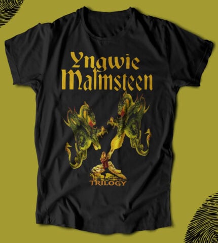 Siyah tişört üzerindeki detaylı Drache ve Yngwie Malmsteen yazılı özgün tasarım, rock ve Metal müzik tutkunlarına hitap eder, yüksek kaliteli baskı, şık ve modern görünüm sağlar.