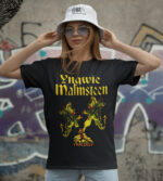 Yngwie Malmsteen yazılı, heavy metal ve rock tarzında tasarlanmış siyah tişört, enerjik ve özgün müzik tutkunları için ideal, dikkat çekici grafik ve kaliteli baskı detaylarıyla dikkat çeker.