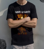 Amon Amarth first kill baskılı siyah tişört, metal müzik hayranları için ideal, yüksek kaliteli ve rahat erkek tişört, dikkat çekici grafik ve özgün tasarım.