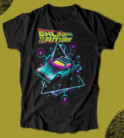 Uzay temalı Back to the Future baskılı tişört, neon renkler ve retro tasarım ile zaman yolculuğu ve otomobil sporları tutkunları için ideal. Kadın ve erkekler için uygun çeşitli beden seçenekleri bulunuyor.
