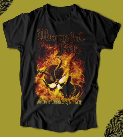 Karanlık şeytan maskesi ve ateş efektiyle tasarlanmış "Mercyful Fate" yazılı tişört, korku ve metal tarzını yansıtan erkek tişörtü, güçlü ve dikkat çekici görünüm sağlar.
