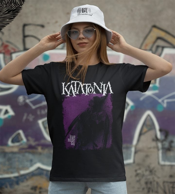 Dinamik "Kaptan" tişört tasarımı, güçlü grafik ve özgün yazı stiliyle stil sahibi gençler için ideal, rahat ve trendy moda ürünü.