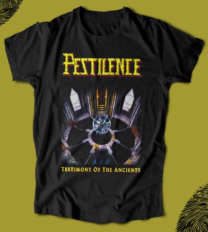 Güzel, siyah t-shirt üzerinde gotik tarzda tarihi ve kehanet temalı baskı, "Testimony of the Ancients" yazısı ile desteklenmiş modern tasarım.